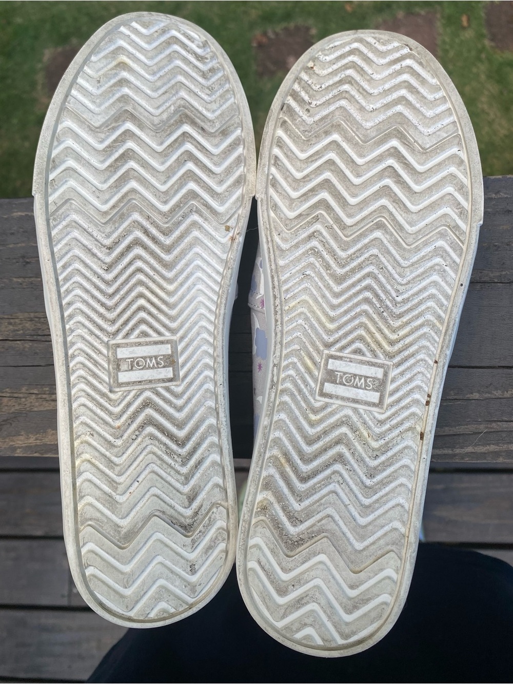 TOMS Women's Light Gray Slip-On Flats with Blue Cloud & Purple Star Print - Picture 5 of 5